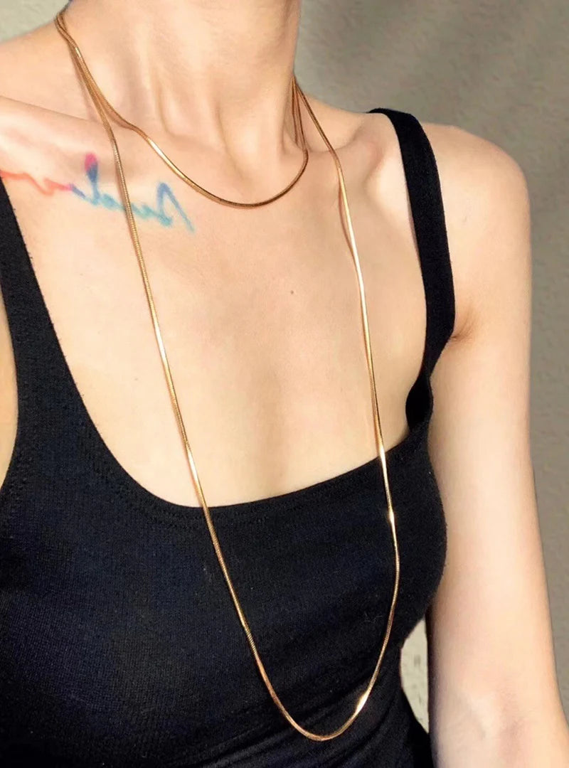 Minimalist Tiny Hearts Choker – Delicate Gold-Plated Necklace