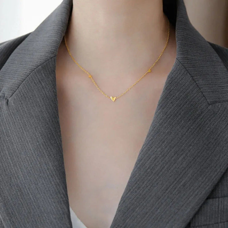 Minimalist Tiny Hearts Choker – Delicate Gold-Plated Necklace