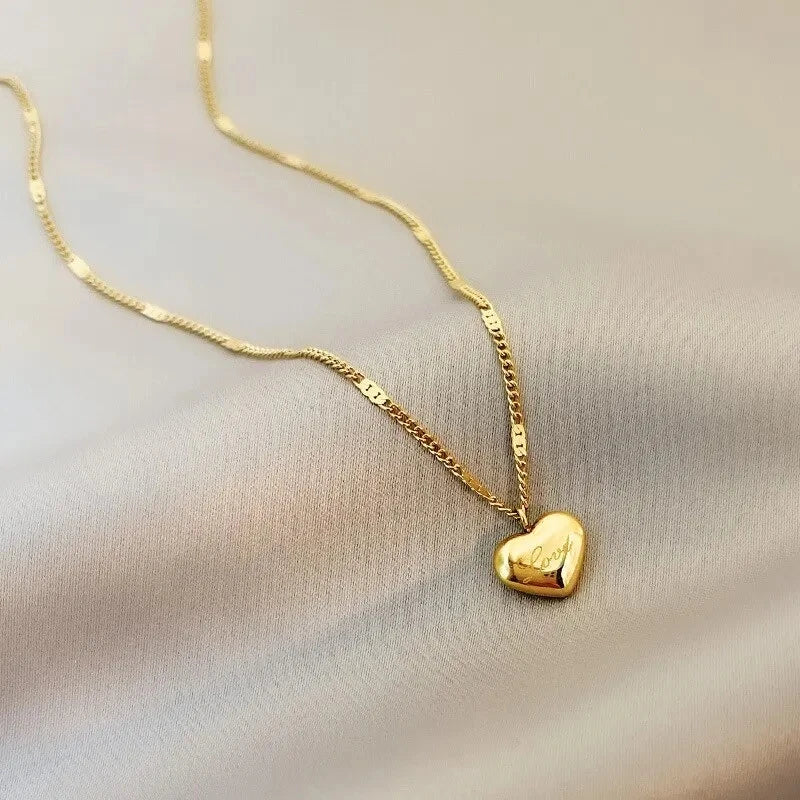 Minimalist Tiny Hearts Choker – Delicate Gold-Plated Necklace