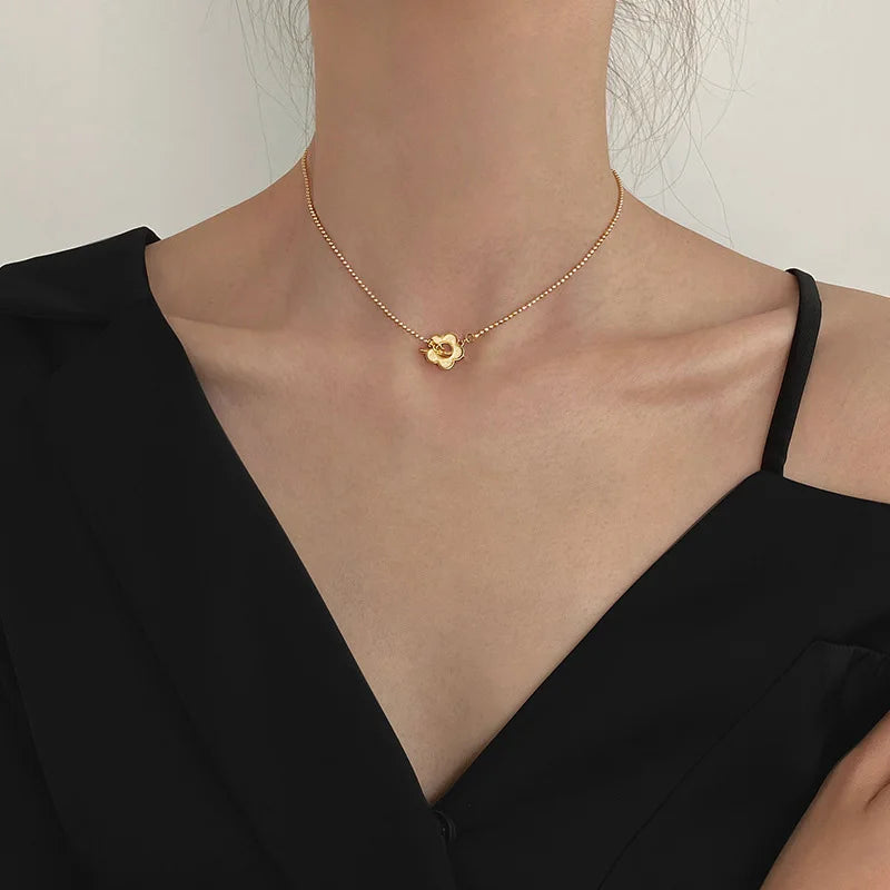 Minimalist Tiny Hearts Choker – Delicate Gold-Plated Necklace