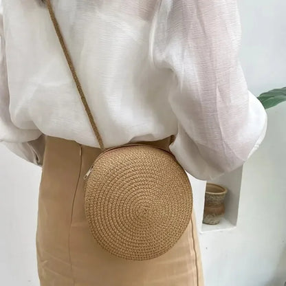 Minimalist Round Straw Crossbody Bag – Chic & Versatile