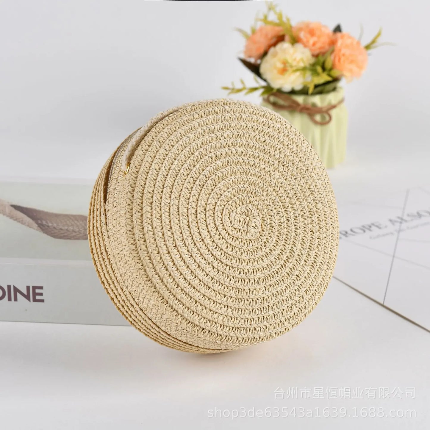 Minimalist Round Straw Crossbody Bag – Chic & Versatile