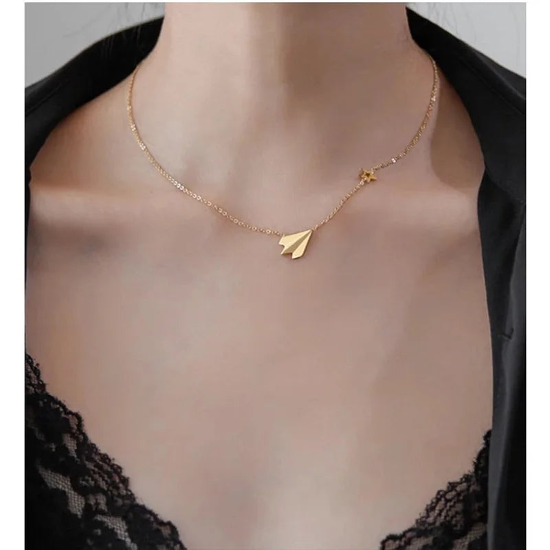 Minimalist Tiny Hearts Choker – Delicate Gold-Plated Necklace