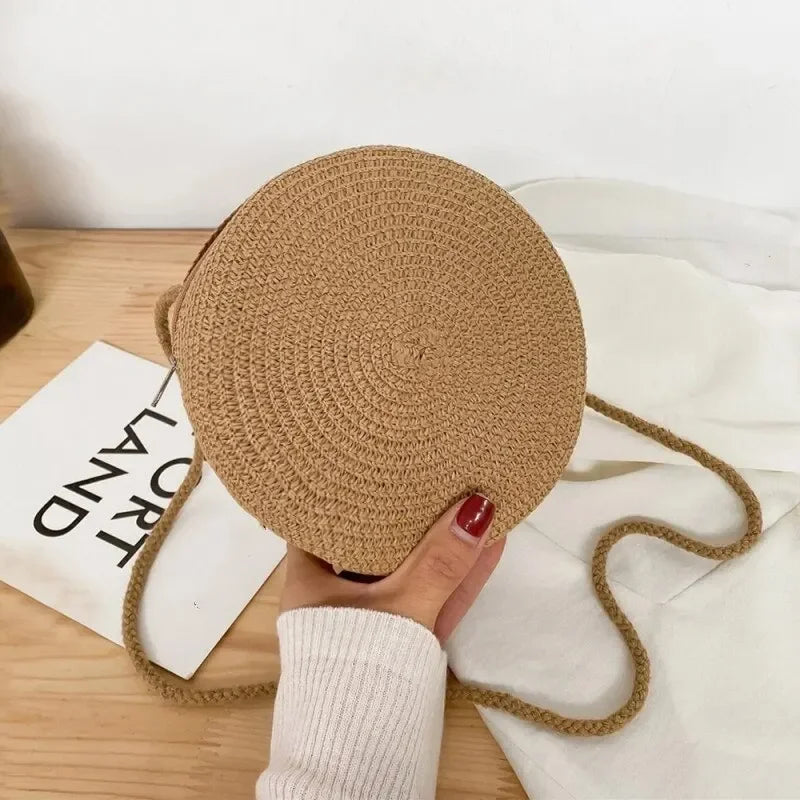 Minimalist Round Straw Crossbody Bag – Chic & Versatile