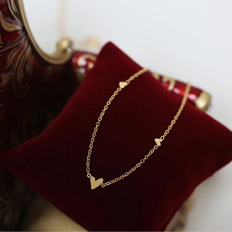 Minimalist Tiny Hearts Choker – Delicate Gold-Plated Necklace