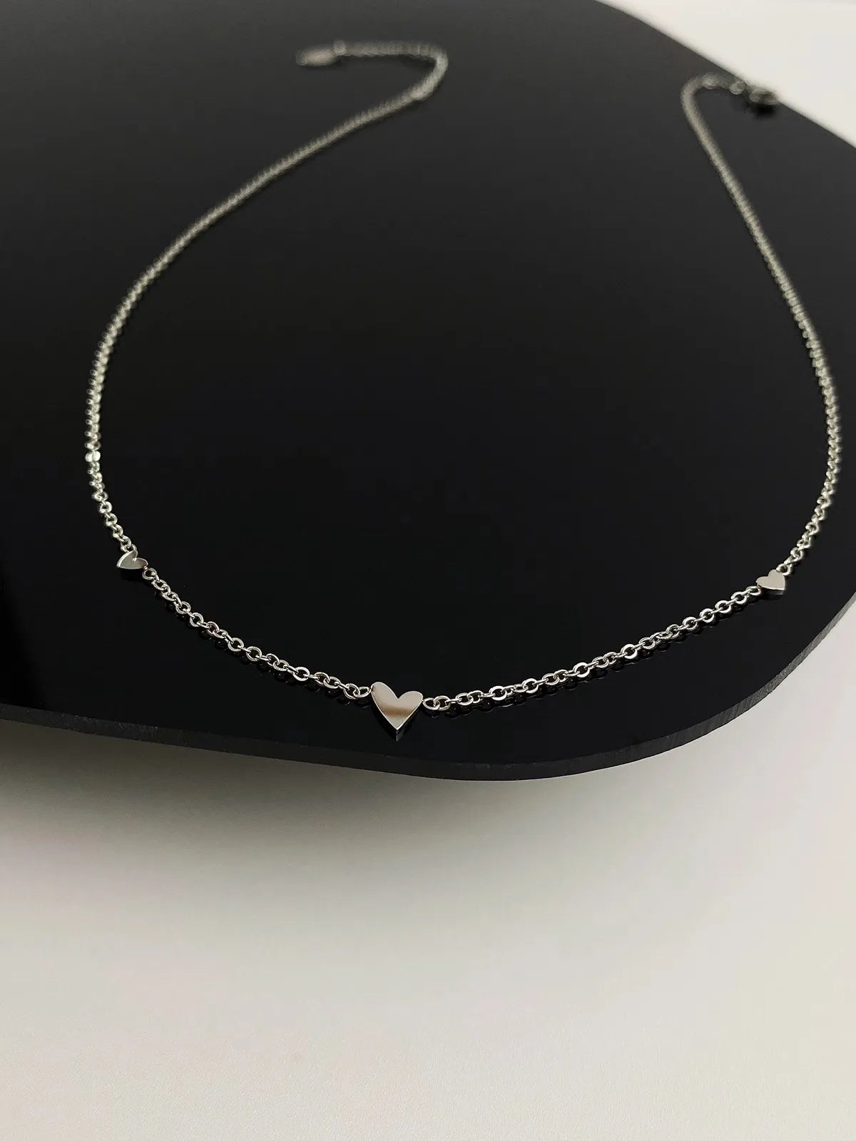 Minimalist Tiny Hearts Choker – Delicate Gold-Plated Necklace