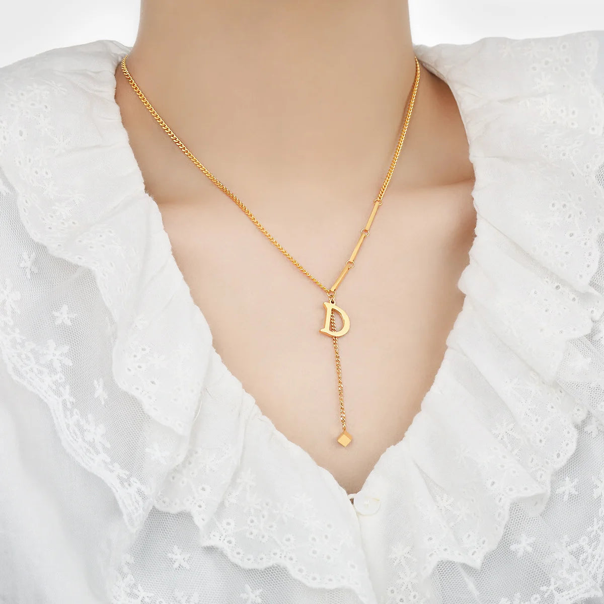 Minimalist Tiny Hearts Choker – Delicate Gold-Plated Necklace